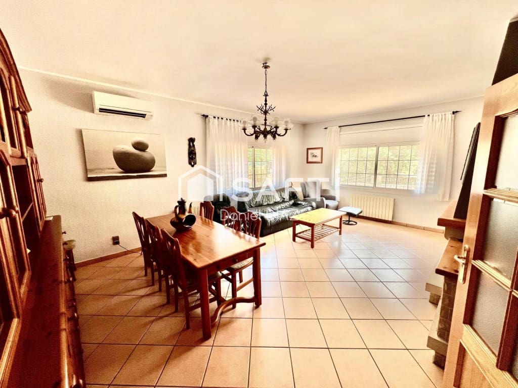 6 soveværelse Finca/Landehus til salg i Macanet de la Selva med swimmingpool garage - € 360.000 (Ref: 9595411)