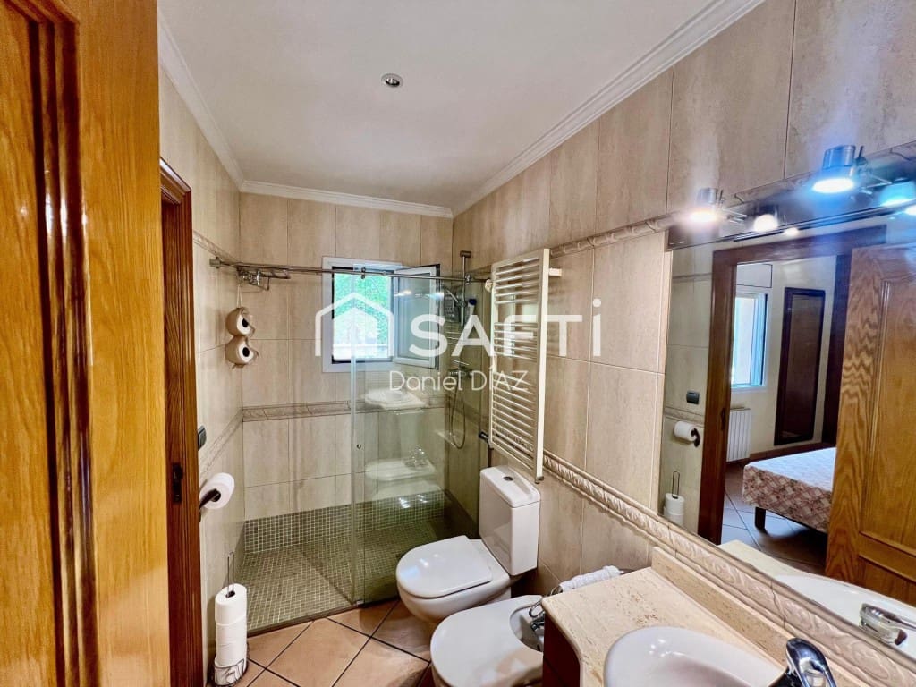 6 soveværelse Finca/Landehus til salg i Macanet de la Selva med swimmingpool garage - € 360.000 (Ref: 9595411)