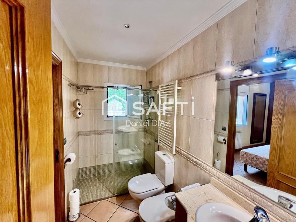 6 soveværelse Finca/Landehus til salg i Macanet de la Selva med swimmingpool garage - € 360.000 (Ref: 9595411)