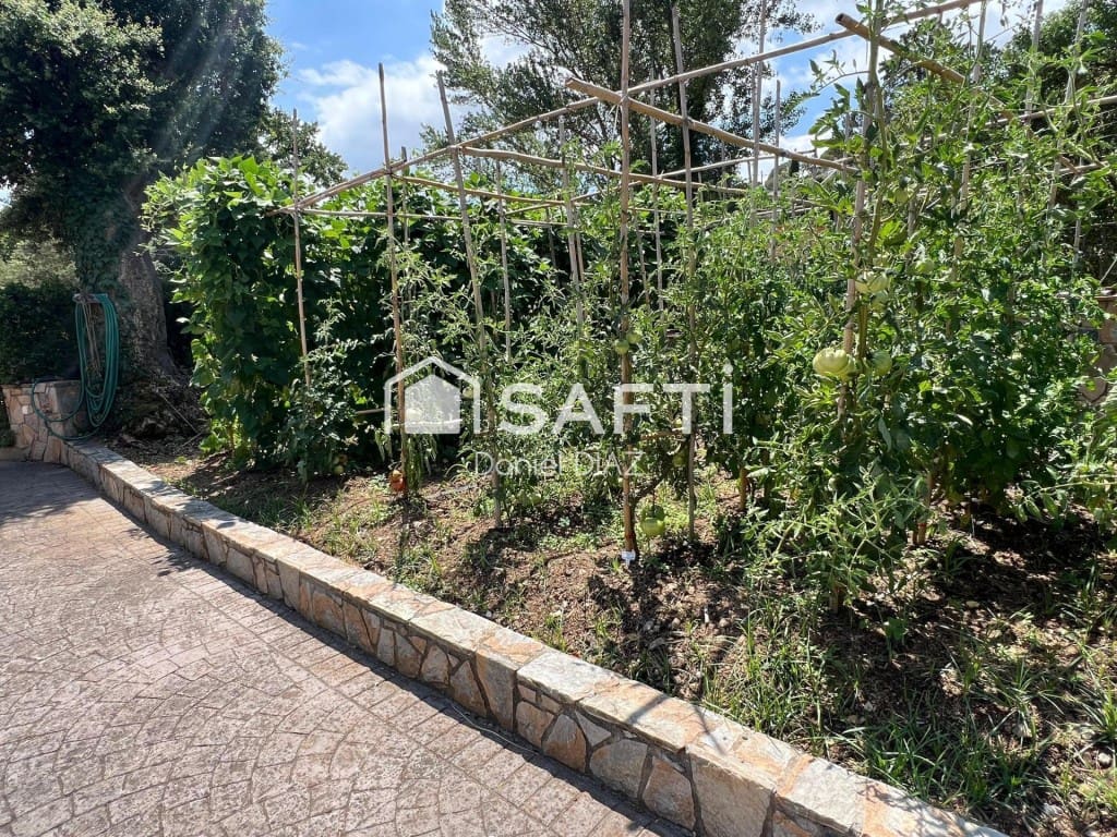 6 soveværelse Finca/Landehus til salg i Macanet de la Selva med swimmingpool garage - € 360.000 (Ref: 9595411)