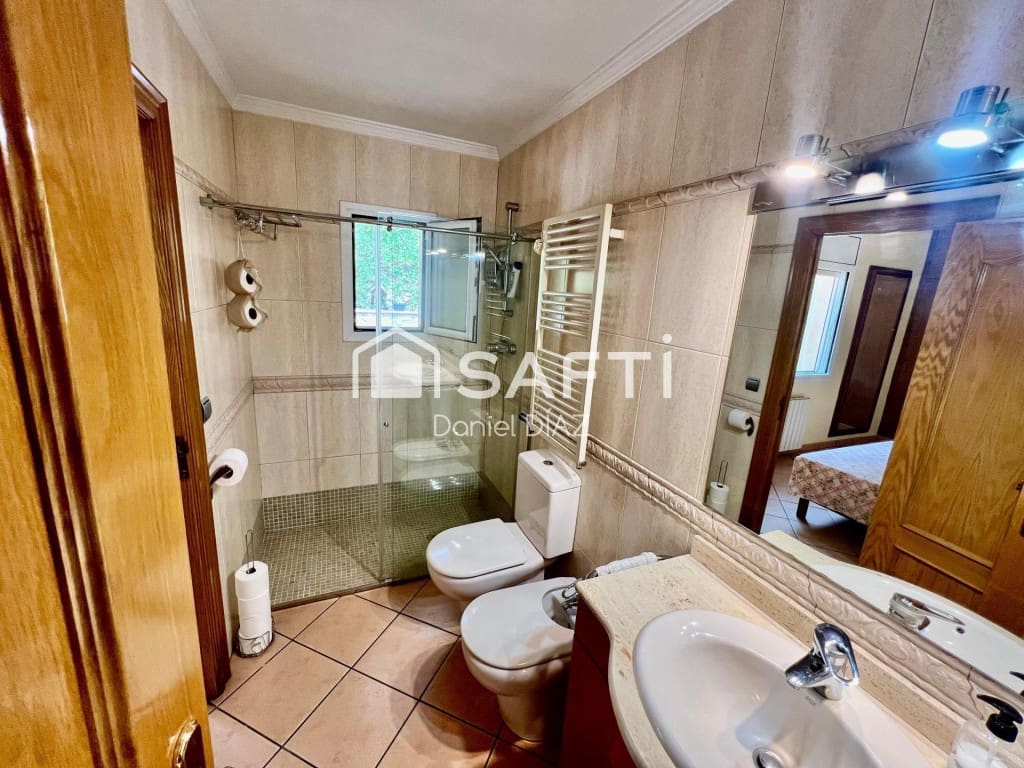 6 soveværelse Finca/Landehus til salg i Macanet de la Selva med swimmingpool garage - € 360.000 (Ref: 9595411)