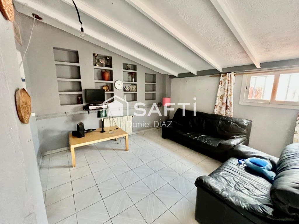 5 slaapkamer Finca/Landhuis te koop in Llica d'Amunt met zwembad - € 460.000 (Ref: 9595417)