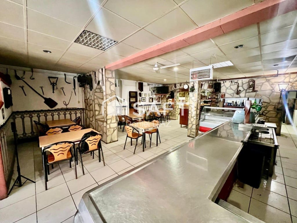 5 slaapkamer Finca/Landhuis te koop in Llica d'Amunt met zwembad - € 460.000 (Ref: 9595417)