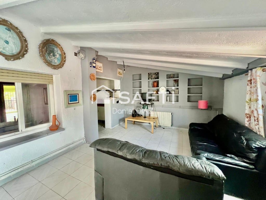 5 slaapkamer Finca/Landhuis te koop in Llica d'Amunt met zwembad - € 460.000 (Ref: 9595417)