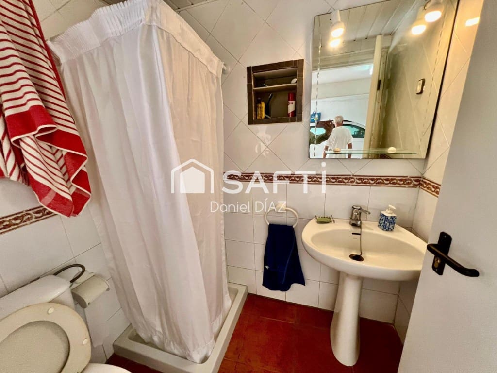 4 bedroom Villa for sale in Riudarenes with garage - € 265,000 (Ref: 9595420)