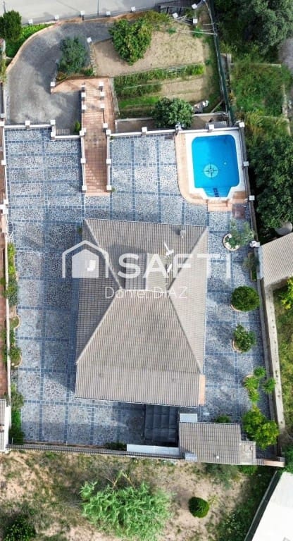 4 bedroom Villa for sale in Riudarenes with garage - € 265,000 (Ref: 9595420)