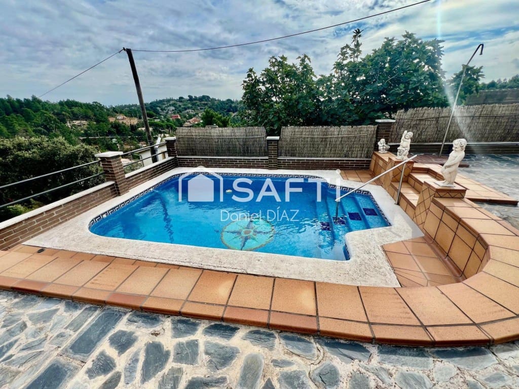 4 bedroom Villa for sale in Riudarenes with garage - € 265,000 (Ref: 9595420)