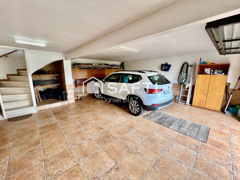 4 bedroom Villa for sale in Riudarenes with garage - € 265,000 (Ref: 9595420)