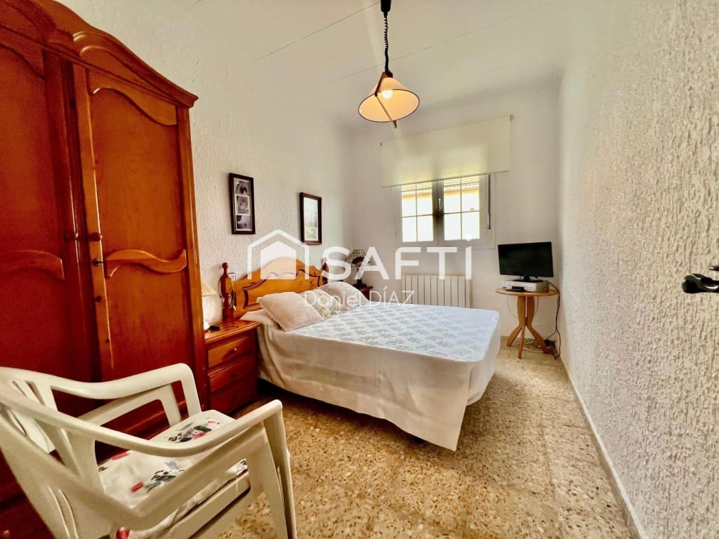 4 bedroom Villa for sale in Riudarenes with garage - € 265,000 (Ref: 9595420)