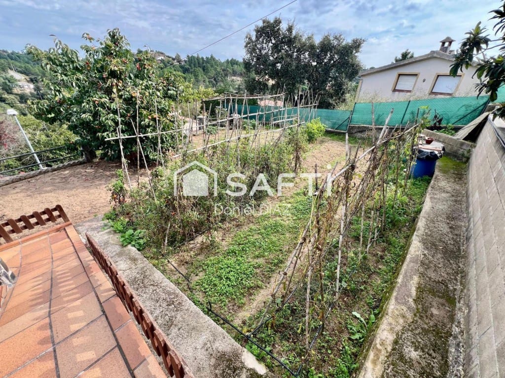 4 bedroom Villa for sale in Riudarenes with garage - € 265,000 (Ref: 9595420)