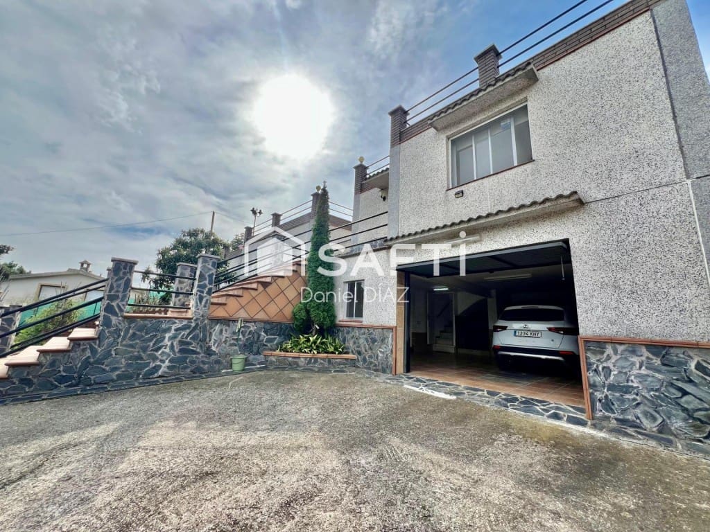 4 bedroom Villa for sale in Riudarenes with garage - € 265,000 (Ref: 9595420)