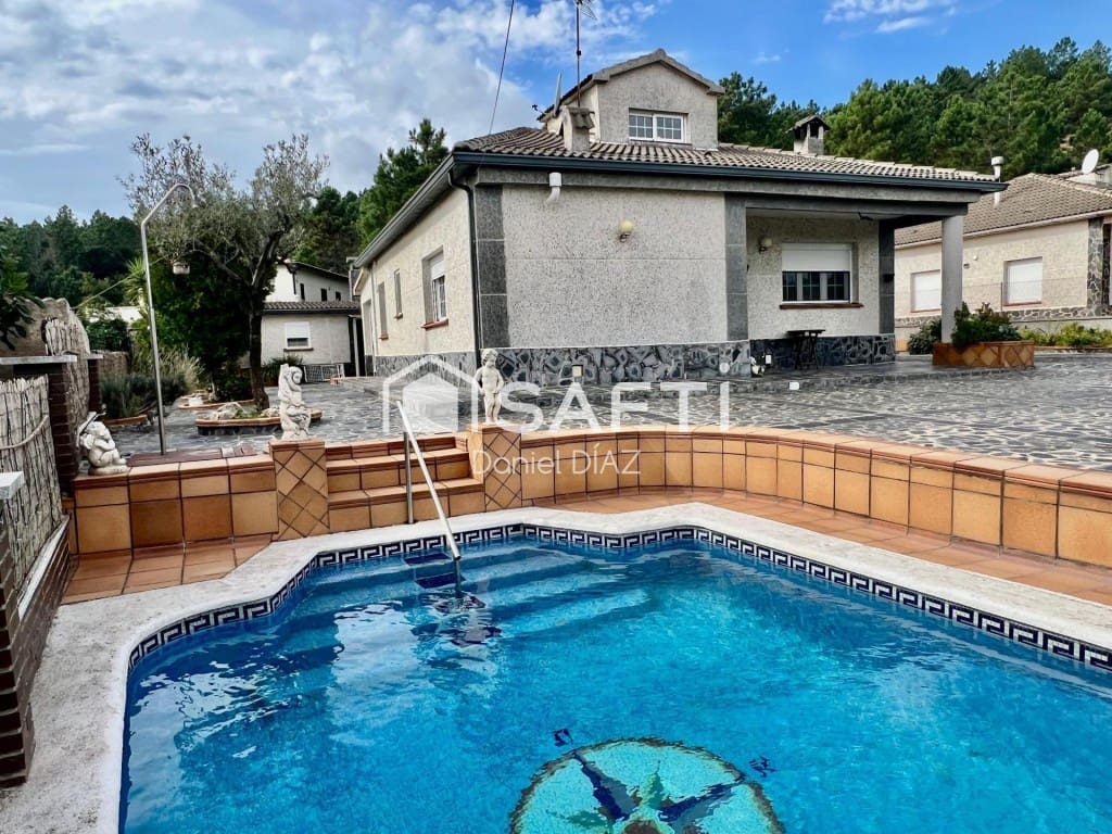4 bedroom Villa for sale in Riudarenes with garage - € 265,000 (Ref: 9595420)