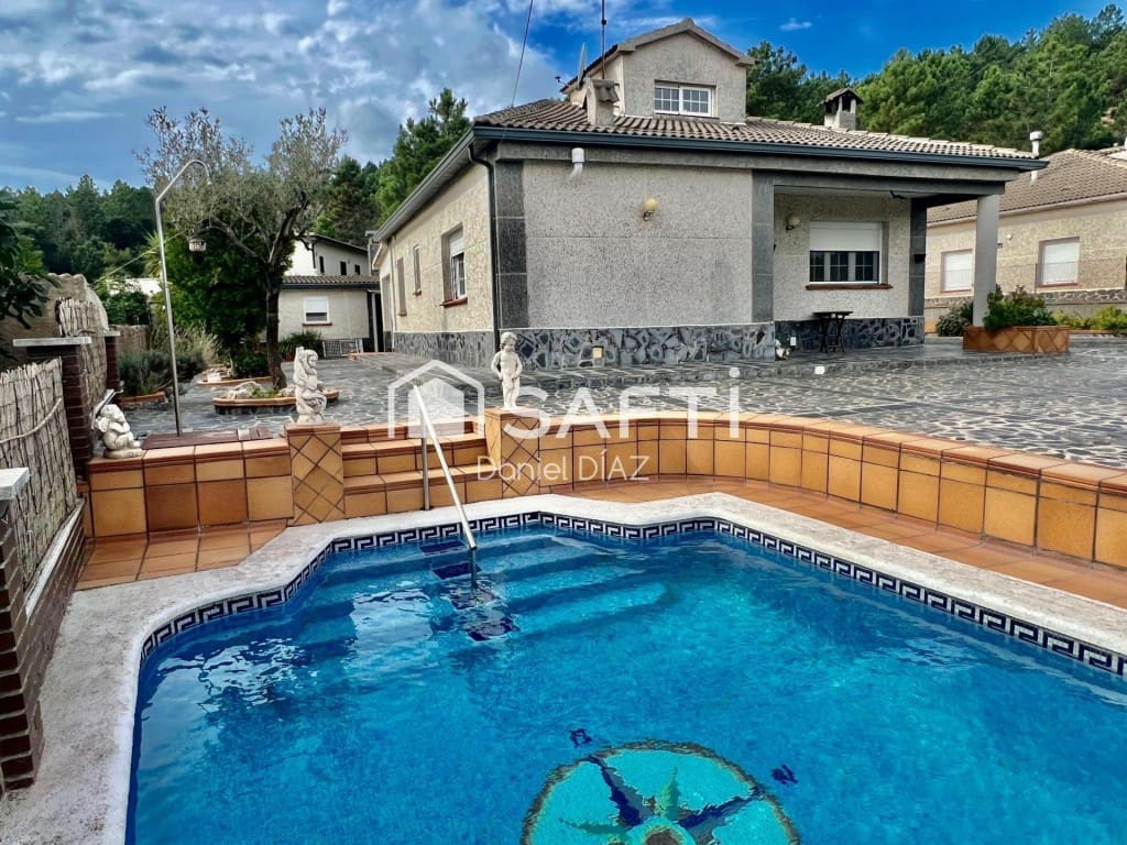 4 bedroom Villa for sale in Riudarenes with garage - € 265,000 (Ref: 9595420)