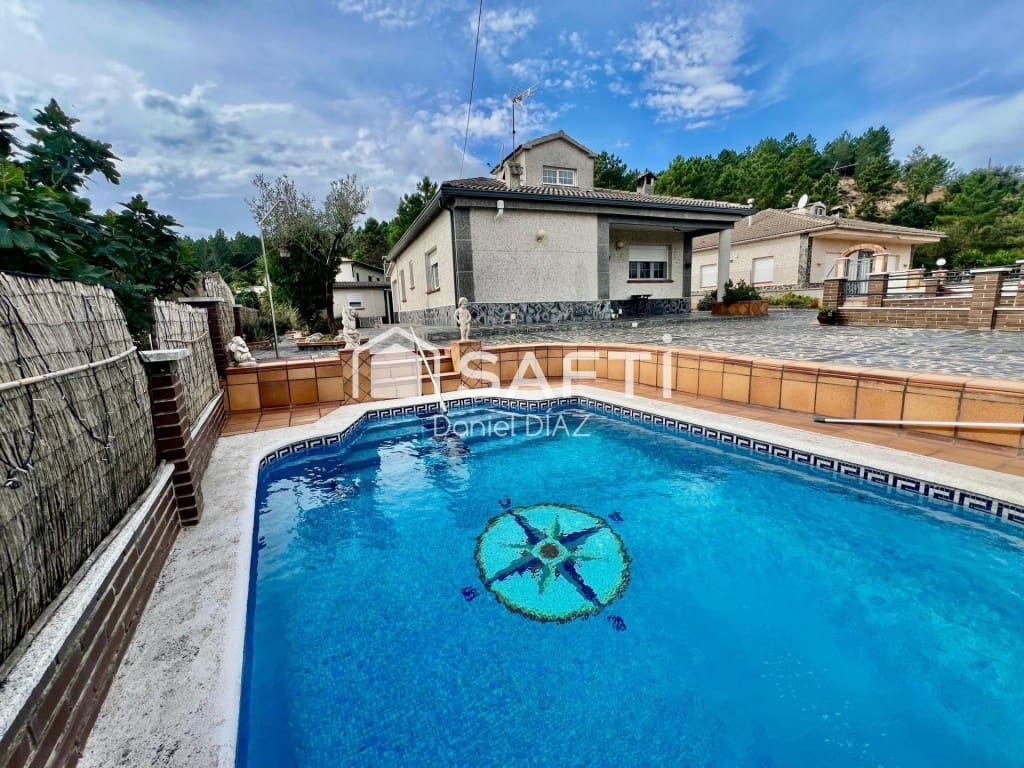 4 bedroom Villa for sale in Riudarenes with garage - € 265,000 (Ref: 9595420)