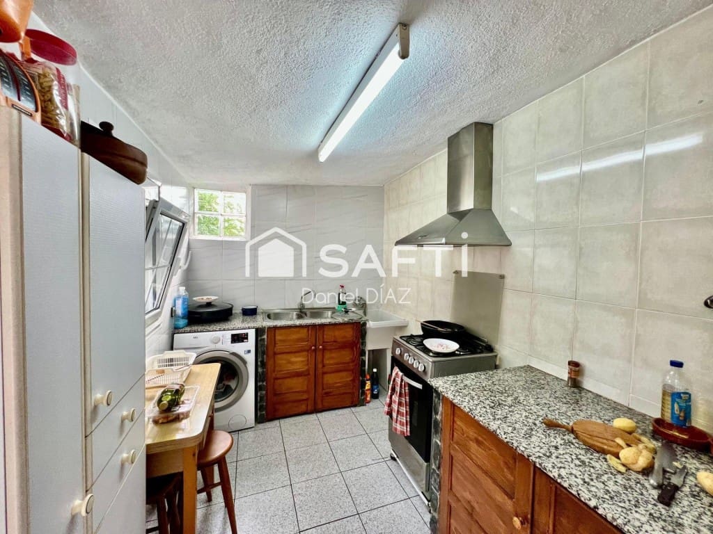 4 bedroom Villa for sale in Riudarenes with garage - € 265,000 (Ref: 9595420)