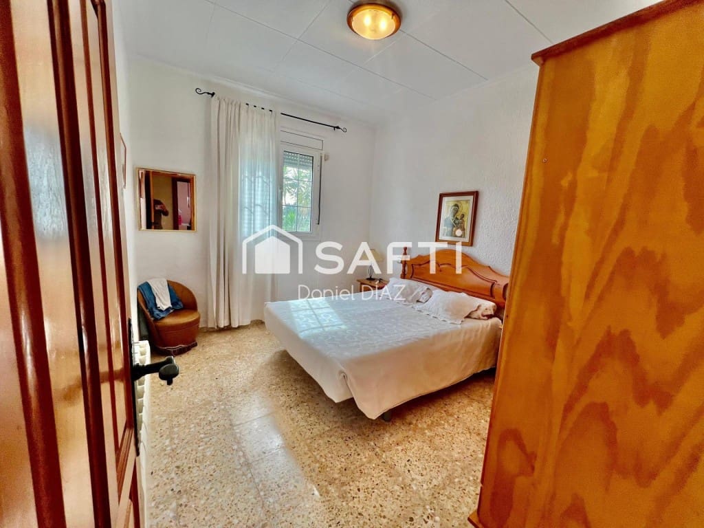 4 bedroom Villa for sale in Riudarenes with garage - € 265,000 (Ref: 9595420)