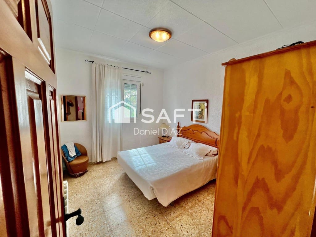 4 bedroom Villa for sale in Riudarenes with garage - € 265,000 (Ref: 9595420)