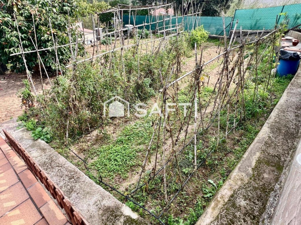 4 bedroom Villa for sale in Riudarenes with garage - € 265,000 (Ref: 9595420)