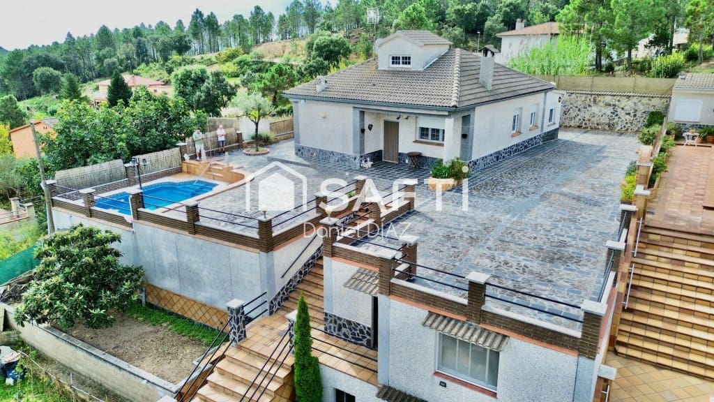 4 bedroom Villa for sale in Riudarenes with garage - € 265,000 (Ref: 9595420)