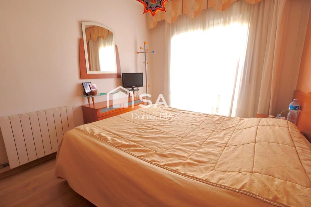 4 bedroom Apartment for sale in Pineda de Mar with garage - € 240,000 (Ref: 9595424)