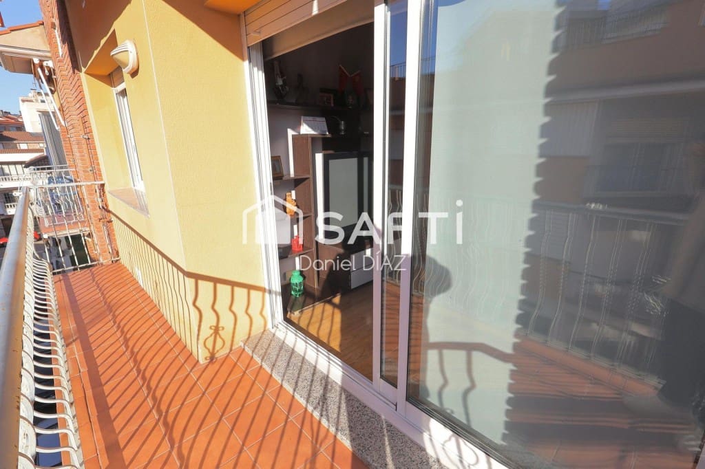 4 bedroom Apartment for sale in Pineda de Mar with garage - € 240,000 (Ref: 9595424)