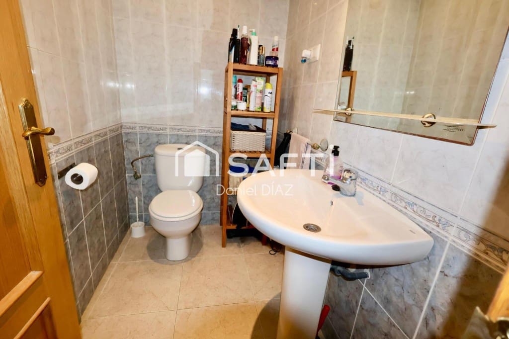 4 bedroom Apartment for sale in Pineda de Mar with garage - € 240,000 (Ref: 9595424)