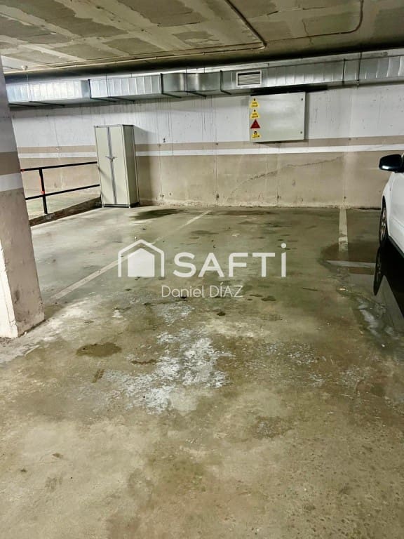 4 bedroom Apartment for sale in Pineda de Mar with garage - € 240,000 (Ref: 9595424)