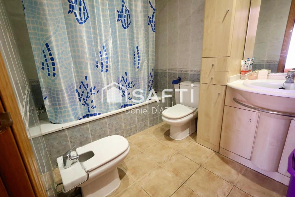 4 bedroom Apartment for sale in Pineda de Mar with garage - € 240,000 (Ref: 9595424)