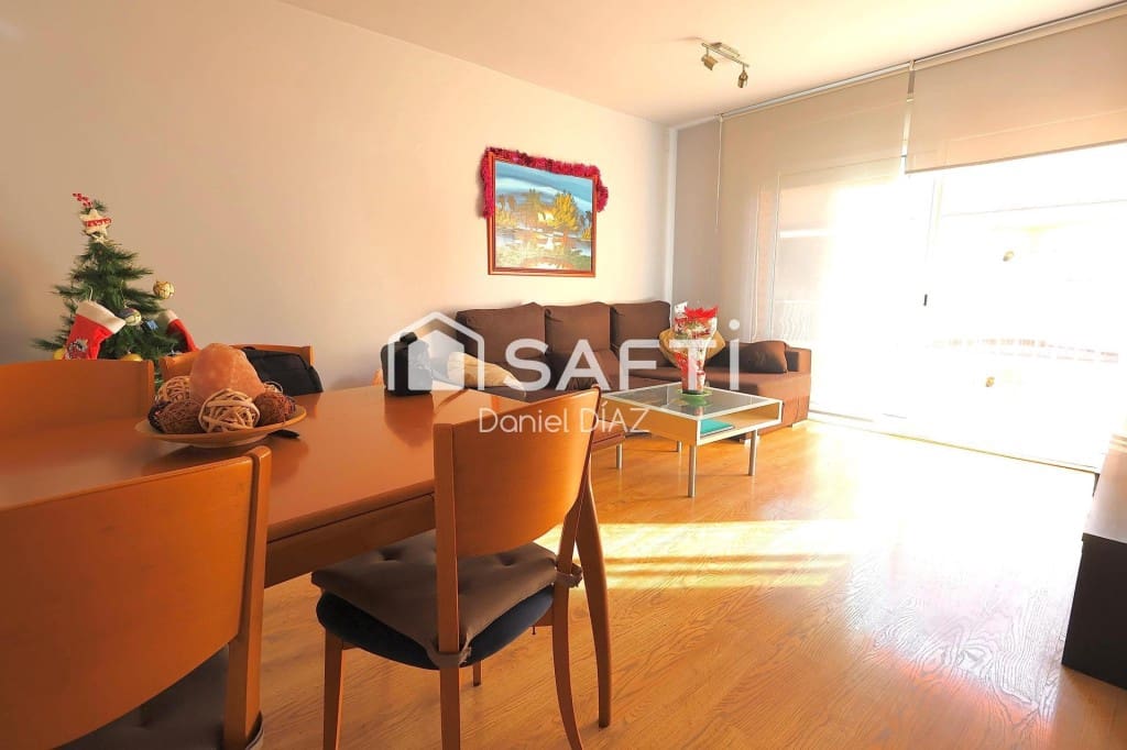 4 bedroom Apartment for sale in Pineda de Mar with garage - € 240,000 (Ref: 9595424)