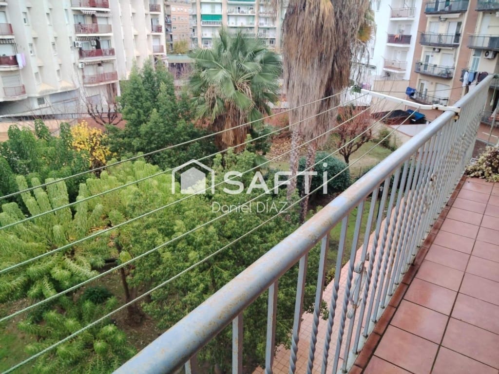 4 bedroom Apartment for sale in Pineda de Mar with garage - € 240,000 (Ref: 9595424)