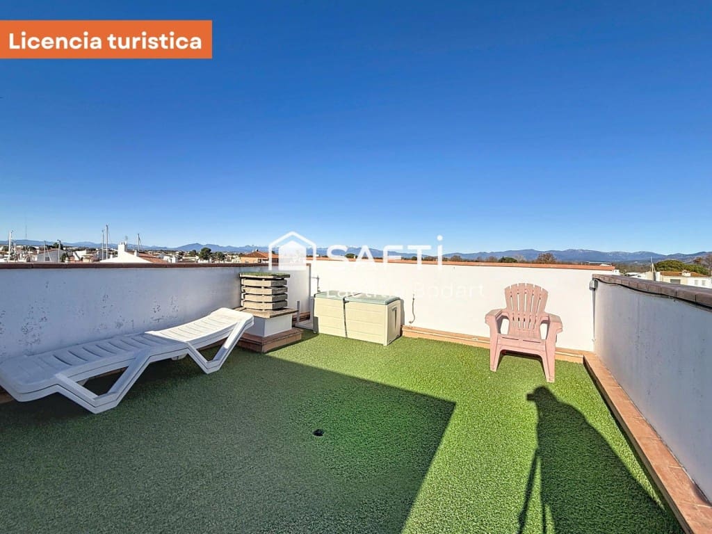 2 makuuhuone Kattohuoneisto myytävänä paikassa Empuriabrava mukana 
autotalli - 435 000 € (Ref: 9595433)