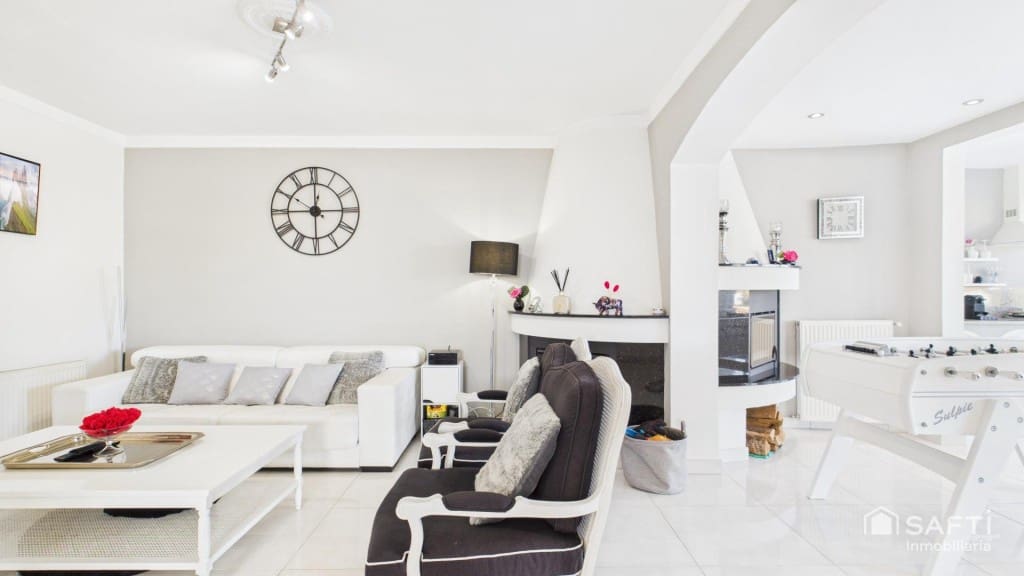 3 makuuhuone Huvila myytävänä paikassa Empuriabrava mukana uima-altaan 
autotalli - 890 000 € (Ref: 9595442)