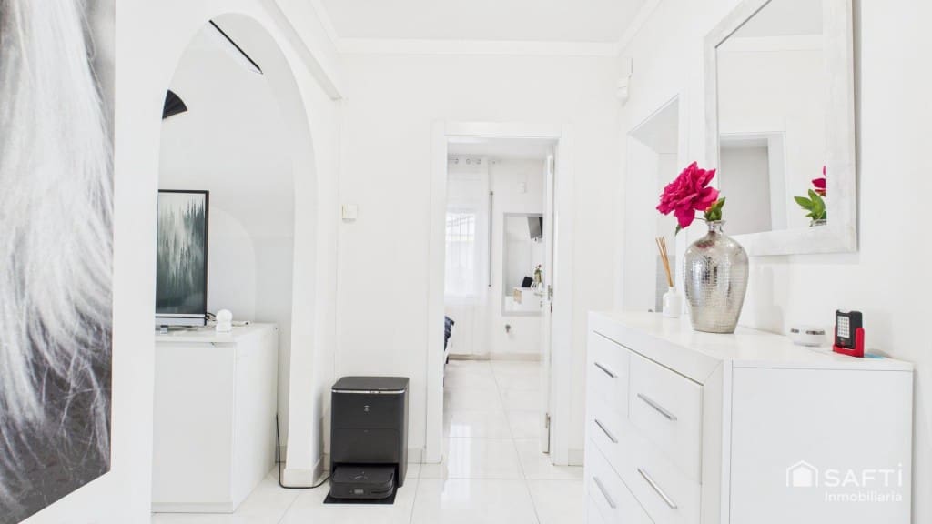 3 makuuhuone Huvila myytävänä paikassa Empuriabrava mukana uima-altaan 
autotalli - 890 000 € (Ref: 9595442)