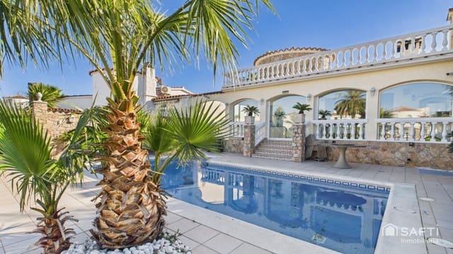 3 makuuhuone Huvila myytävänä paikassa Empuriabrava, Castelló d'Empúries mukana uima-altaan 
autotalli - 890 000 € (Ref: 9595442)