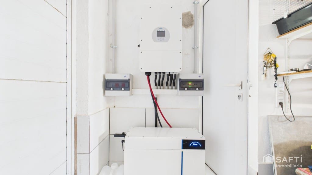 3 makuuhuone Huvila myytävänä paikassa Empuriabrava mukana uima-altaan 
autotalli - 890 000 € (Ref: 9595442)