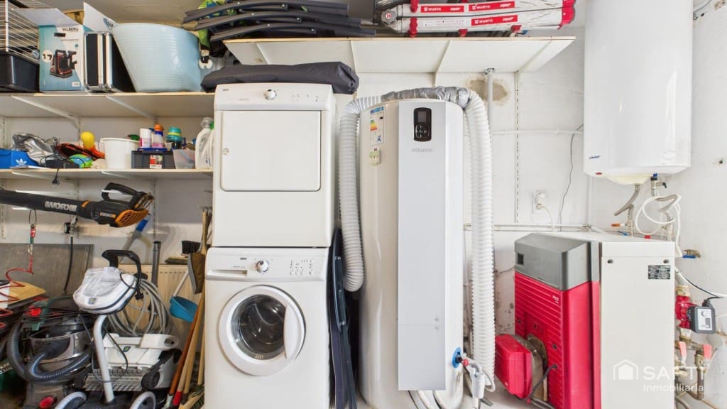 3 makuuhuone Huvila myytävänä paikassa Empuriabrava mukana uima-altaan 
autotalli - 890 000 € (Ref: 9595442)