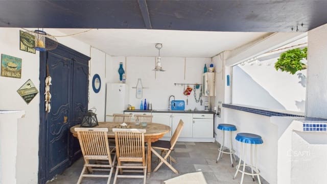 4 makuuhuone Huvila myytävänä paikassa Empuriabrava, Castelló d'Empúries mukana uima-altaan 
autotalli - 945 000 € (Ref: 9595444)