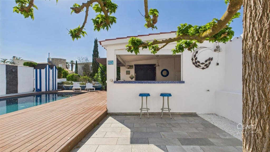 4 makuuhuone Huvila myytävänä paikassa Empuriabrava mukana uima-altaan 
autotalli - 945 000 € (Ref: 9595444)