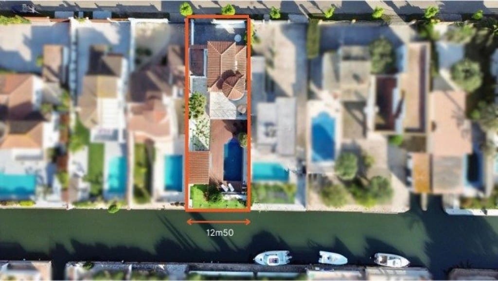 4 makuuhuone Huvila myytävänä paikassa Empuriabrava mukana uima-altaan 
autotalli - 945 000 € (Ref: 9595444)