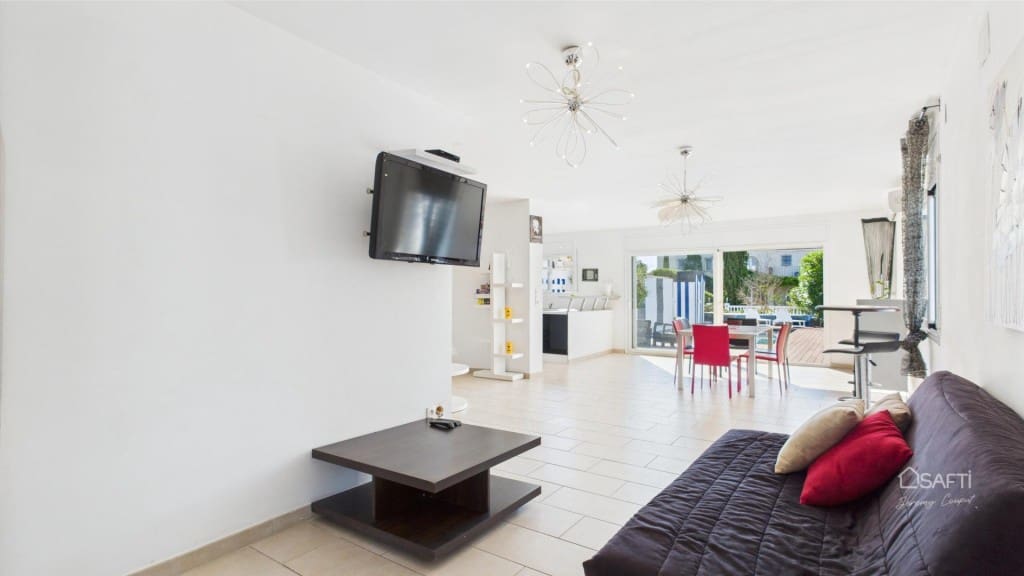 4 makuuhuone Huvila myytävänä paikassa Empuriabrava mukana uima-altaan 
autotalli - 945 000 € (Ref: 9595444)