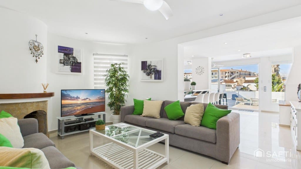 7 Zimmer Villa zu verkaufen in Empuriabrava mit Pool Garage - 1.450.000 € (Ref: 9595450)