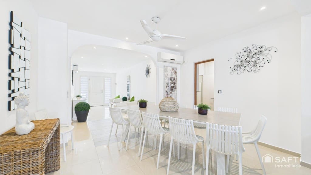 7 Zimmer Villa zu verkaufen in Empuriabrava mit Pool Garage - 1.450.000 € (Ref: 9595450)