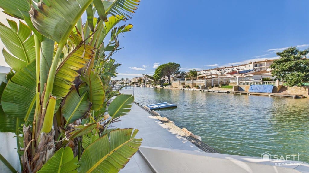 7 Zimmer Villa zu verkaufen in Empuriabrava mit Pool Garage - 1.450.000 € (Ref: 9595450)