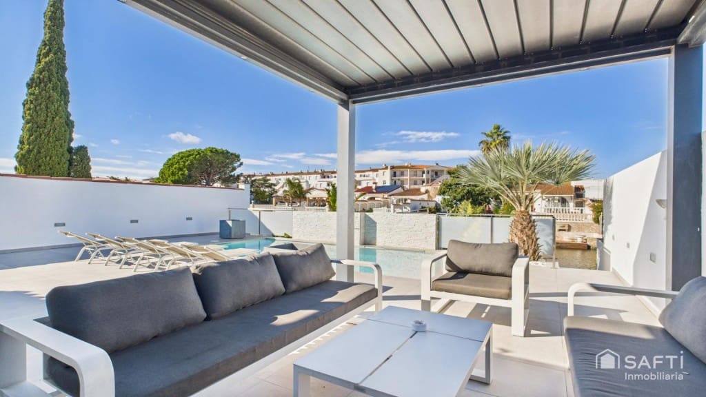 7 Zimmer Villa zu verkaufen in Empuriabrava mit Pool Garage - 1.450.000 € (Ref: 9595450)