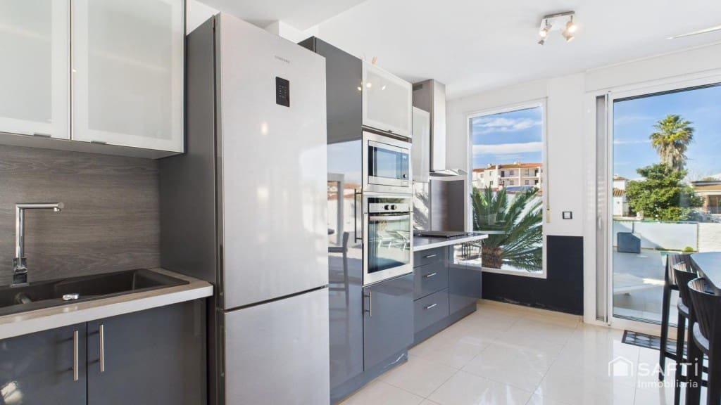 7 Zimmer Villa zu verkaufen in Empuriabrava mit Pool Garage - 1.450.000 € (Ref: 9595450)