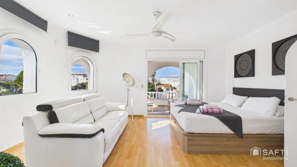 7 Zimmer Villa zu verkaufen in Empuriabrava mit Pool Garage - 1.450.000 € (Ref: 9595450)