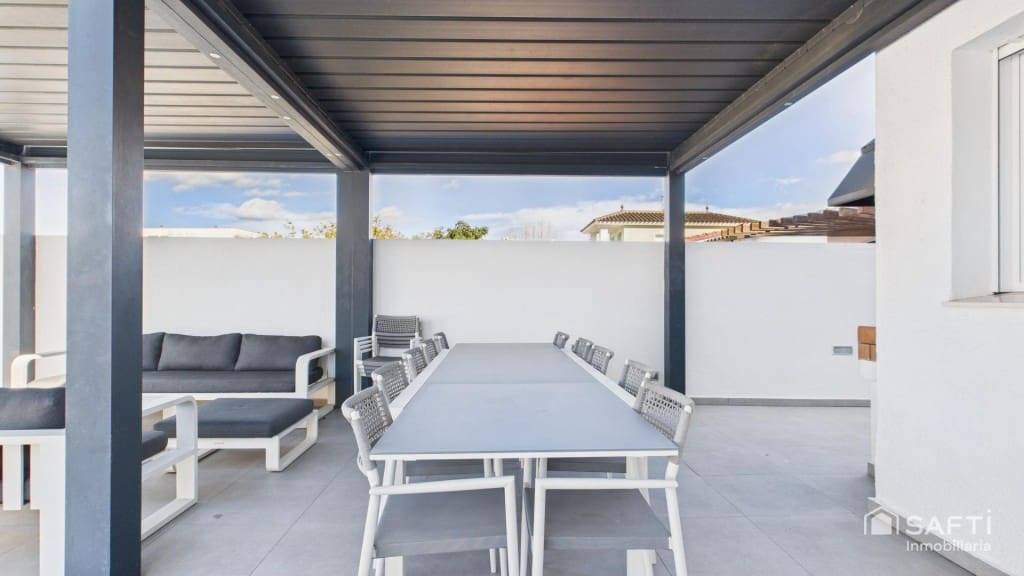 7 Zimmer Villa zu verkaufen in Empuriabrava mit Pool Garage - 1.450.000 € (Ref: 9595450)