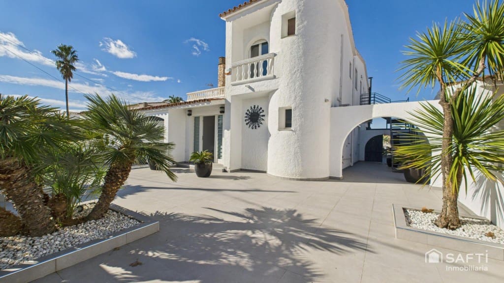 7 Zimmer Villa zu verkaufen in Empuriabrava mit Pool Garage - 1.450.000 € (Ref: 9595450)