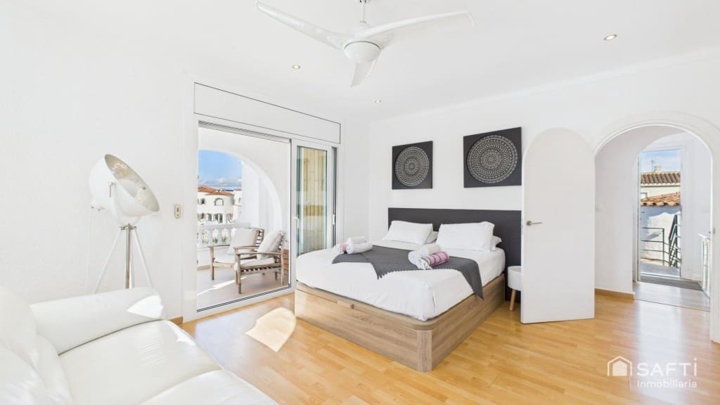 7 Zimmer Villa zu verkaufen in Empuriabrava mit Pool Garage - 1.450.000 € (Ref: 9595450)