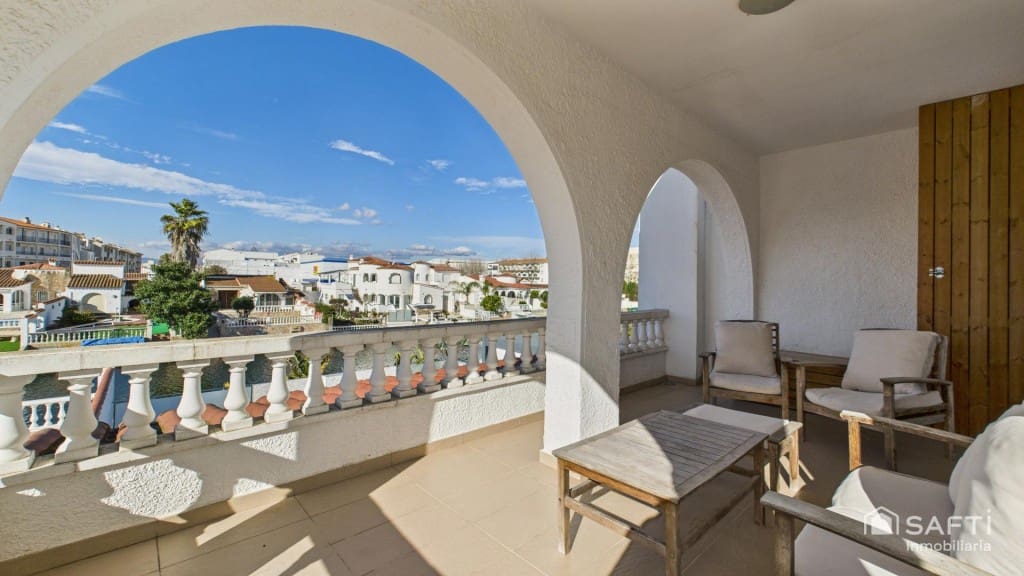 7 Zimmer Villa zu verkaufen in Empuriabrava mit Pool Garage - 1.450.000 € (Ref: 9595450)